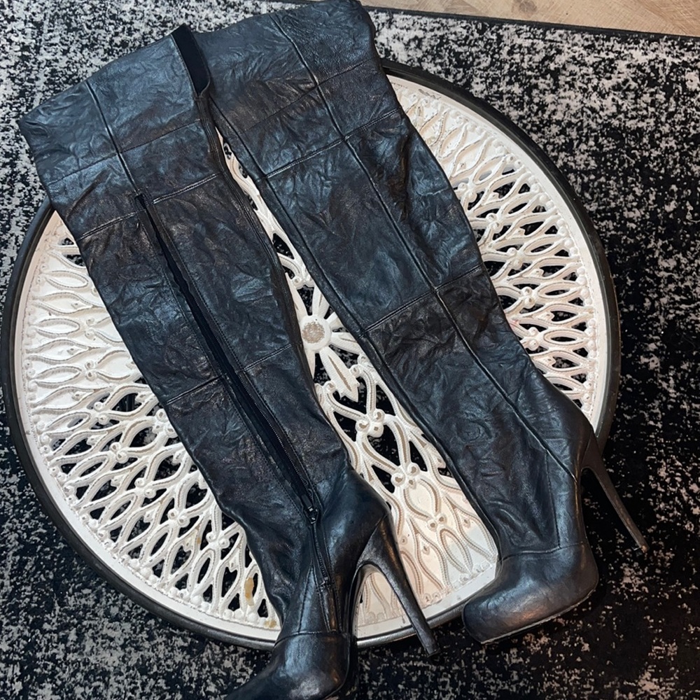 Report Signature thigh high heels
